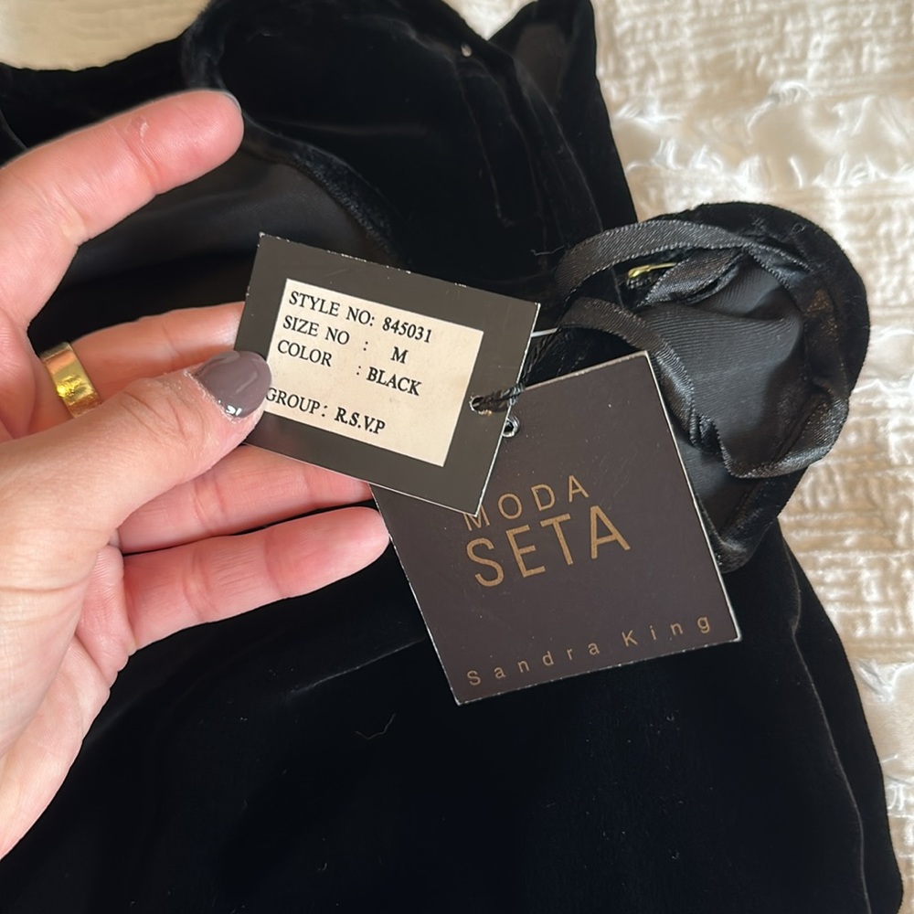 Moda Seta Velvet Tank - Picture 4 of 4